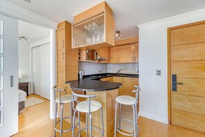 Mikroaaltouuni, uuni, liesi, astianpesukone