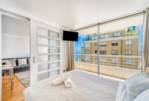 Unclassified image, 5 of 16, button