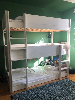 5 Schlafzimmer, Reisekinderbett, WLAN, Bettwäsche