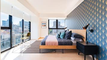 3 kamar tidur, brankas, meja kerja, dan setrika/meja setrika