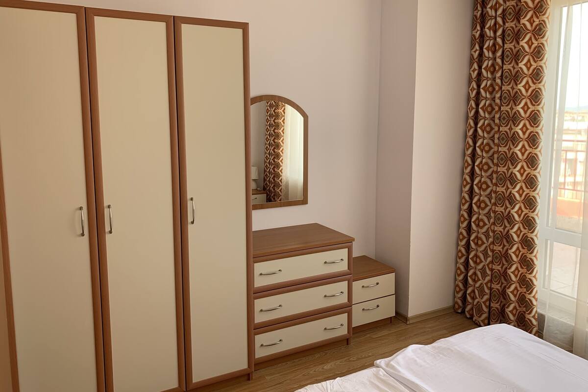 Departamento familiar, 2 habitaciones, Terraza, vista al mar | 1 habitación, cortinas blackout, wifi gratis y ropa de cama