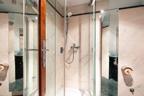 Shower, towels - Studio apartment ideal for 2 people (Baska)