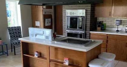 This AMAZING river getaway is PERFECT for YOU! Private deck, grill & fire pit!