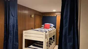 3 bedrooms, iron/ironing board, travel cot, free WiFi