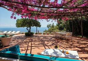 Outdoor dining - Villa Anna, Amalfi Coast (Amalfi)