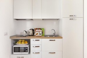 Fridge, microwave, stovetop, coffee/tea maker - Casa Gala - Private apartment in Sorrento (Meta di Sorrento)