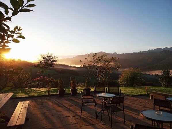 Outdoor dining - Heredad de la Cueste (Llenín)