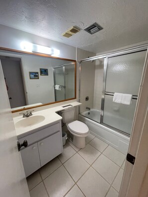 Towels - Tropical garden view 2 Bed /2 Ba (Sarasota)