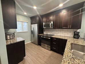 冷蔵庫、電子レンジ、オーブン、食器洗い機