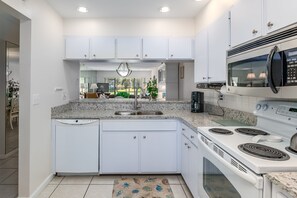 冷蔵庫、電子レンジ、オーブン、食器洗い機