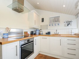 Dishwasher, cookware/dishes/utensils