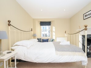 2 عدّة غرف نوم وبديكورات فريدة لكل غرفة وطراز فريد لكل وحدة