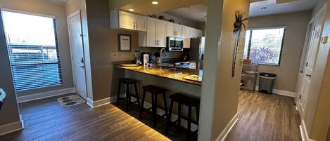 Kühlschrank, Mikrowelle, Ofen, Geschirrspüler