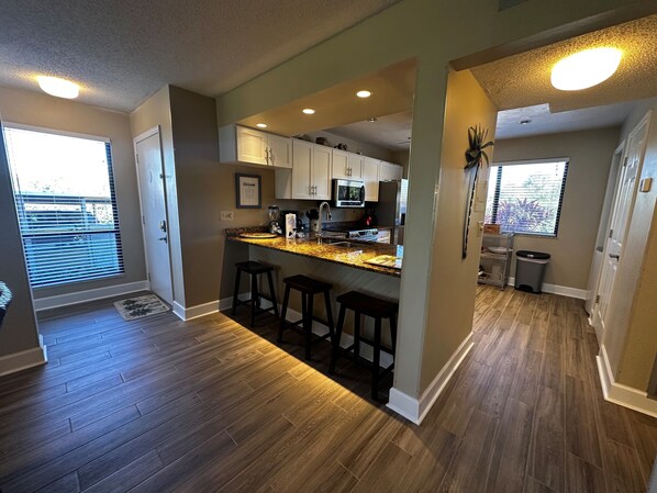 Fridge, microwave, oven, dishwasher - Sun-filled garden villa corner 2Bd/2Bath unit (Sarasota)