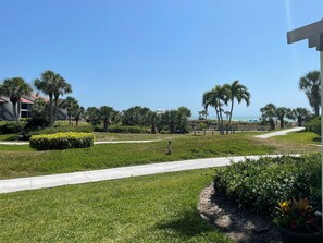 Property grounds - Watch the sunset from you screened in lanai in this 2bd/2ba Condo (Sarasota)