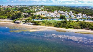 Beach nearby, beach towels - Villa with stunning lagoon views (Nadadouro)