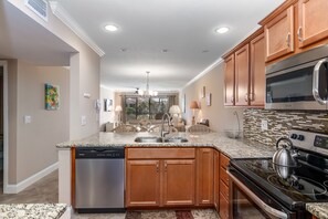 冷蔵庫、電子レンジ、オーブン、食器洗い機