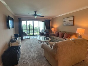 テレビ、DVD プレーヤー