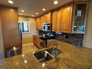 Réfrigérateur, micro-ondes, four, lave-vaisselle