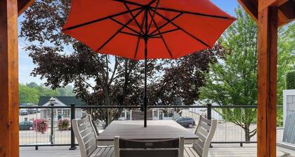 The Brick and Mortar Collection| 3 Loft Units| Upscale Group Getaway |Walk-Out Balcony| Downtown