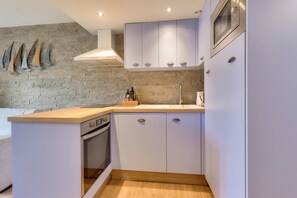 Refrigerador, microondas, horno y lavavajillas 