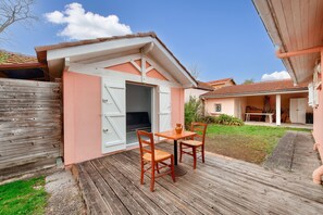 屋外ダイニングエリア