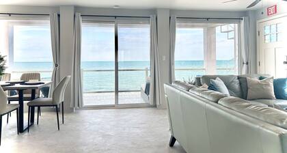 Beachfront 3 Beds w/ Kitchen/Pool/Breakfast