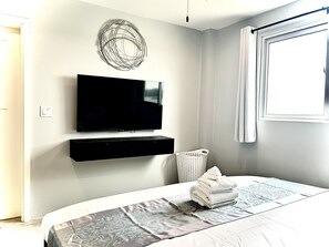 3 bedrooms, in-room safe, desk, iron/ironing board - Beachfront 3 Beds w/ Kitchen/Pool/Breakfast (San Pedro)
