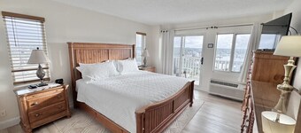 Spacious 3 Bedroom W/South East Ocean Views!