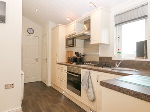 Lave-vaisselle, bouilloire électrique, grille-pain