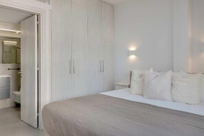 Luksusleilighet, sjøutsikt | 3 soverom, safe på rommet, blendingsgardiner og strykejern/-brett