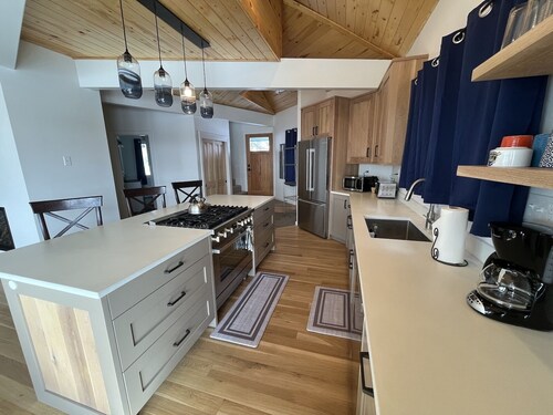 Cliff House - Newly remodel home with amazing views