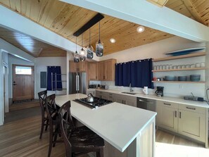 Fridge, microwave, oven, stovetop - Cliff House - Newly remodel home with amazing view (Crested Butte)
