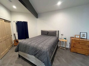 3 soverom, skrivebord, strykejern/-brett og wi-fi (inkludert)