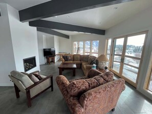 Smart TV, fireplace, offices