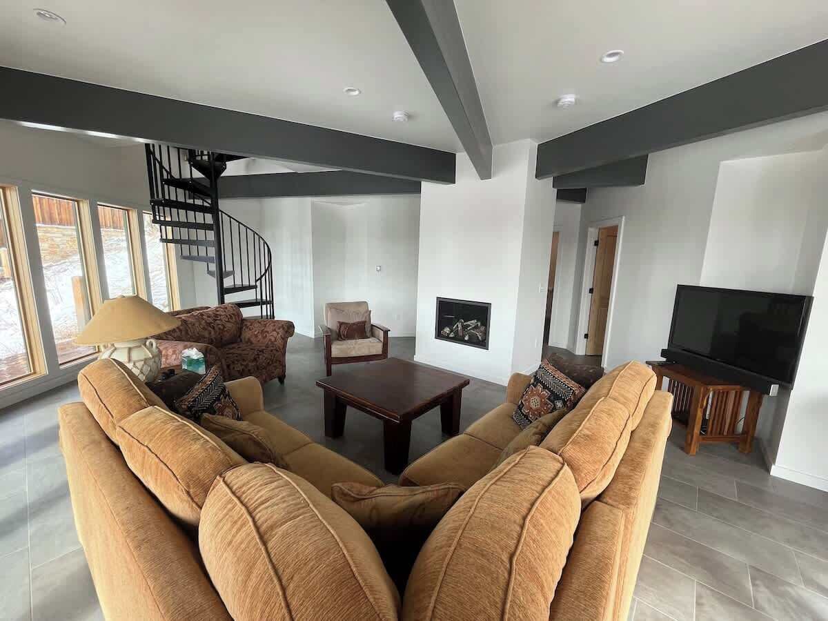 Smart TV, fireplace, offices