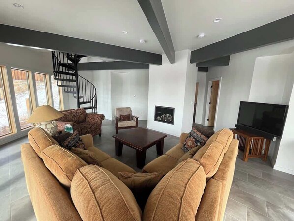 Smart TV, fireplace, offices