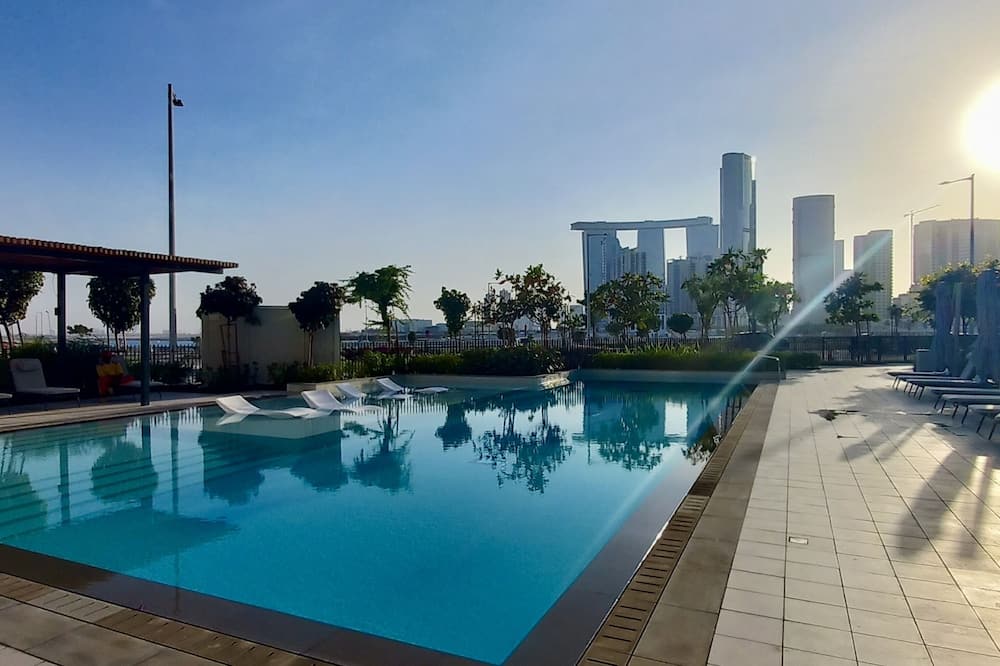 Maison Privee - Modern & Panoramic Sea View Apt on Al Reem Island