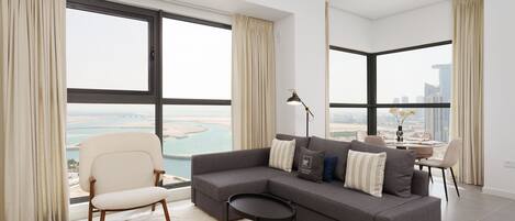 Apartment | Living room | Flat-screen TV