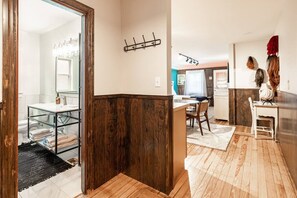Interior - The Retro Retreats: Entire Building (Cincinnati)