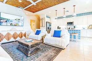 电视、壁炉、办公室