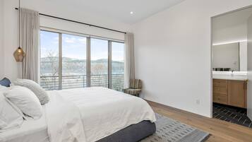 5 bedrooms, desk, free WiFi, bed sheets