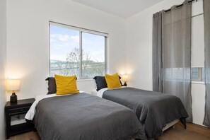 5 bedrooms, desk, free WiFi, bed sheets