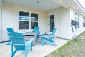 Outdoor dining - ~Coastal Gameday~ Sports, Beach, OWA & Shopping! (Foley)