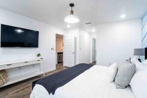 3 habitaciones, tabla de planchar con plancha, cuna de viaje y wifi