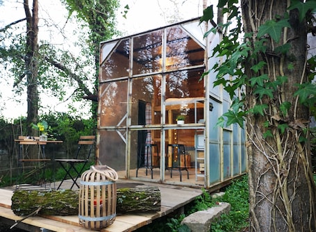 Outdoor dining. Green Box - be in Nature w/ Train to Porto