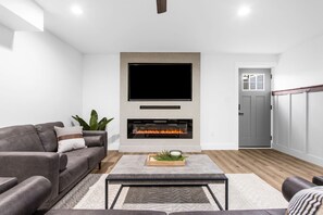 Smart TV, fireplace, books, stereo