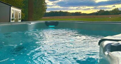 HGTV quality, private guest suite, country getaway with hot tub & fire pit
