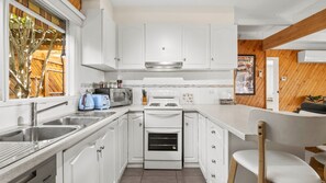 冰箱、微波炉、烤箱、炉灶