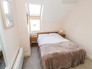 3 bedrooms, individually decorated, individually furnished, free WiFi